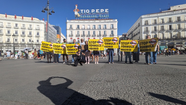 performance stopf1 en la puerta del sol